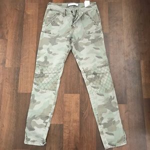 Abrecrombie and Fitch camp pants